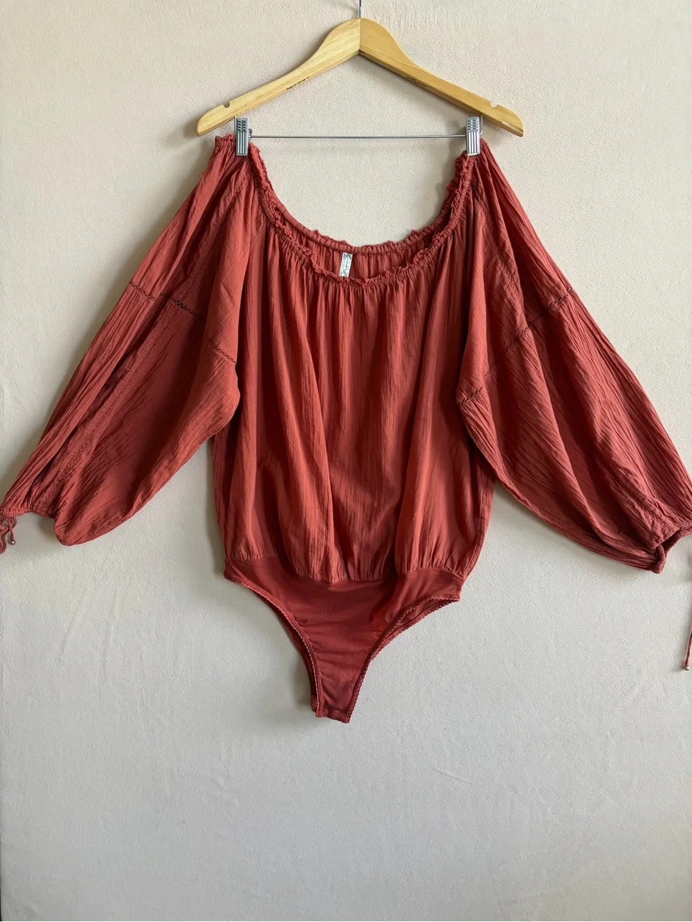 Free People Intimately SUNDOW‎ DARK CORAL Lightweight bodysuit balloon sleeve L